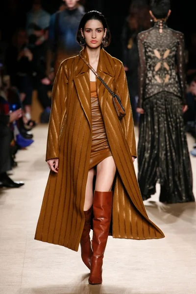 Look 34